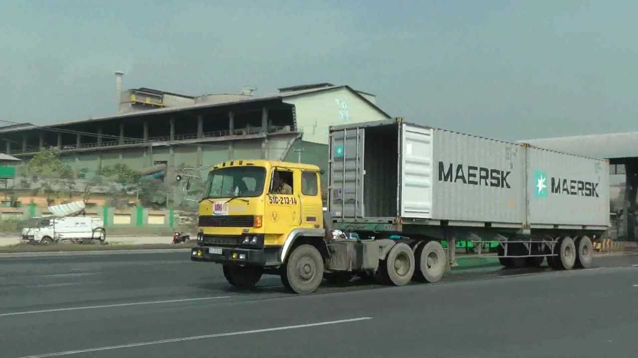 Truck shipping from China to Vietnam.jpg